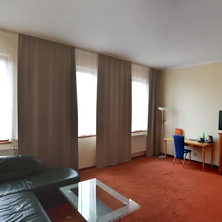 Plaza ホテル 4*