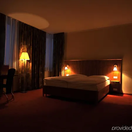 Plaza ホテル 4*