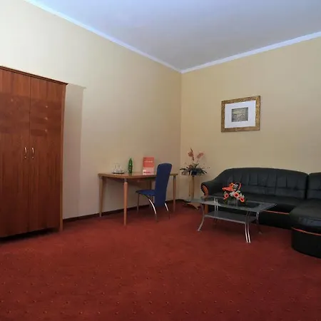 Plaza Hotel 4*